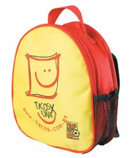 Mochilas Escolares Personalizadas 2027 1 Una mochila amarilla y roja con una carita sonriente, la inscripción Tecos UAG y el dibujo de un balón de fútbol. Perfecta para mochilas escolares personalizadas, cuenta con un bolsillo lateral de malla negra.